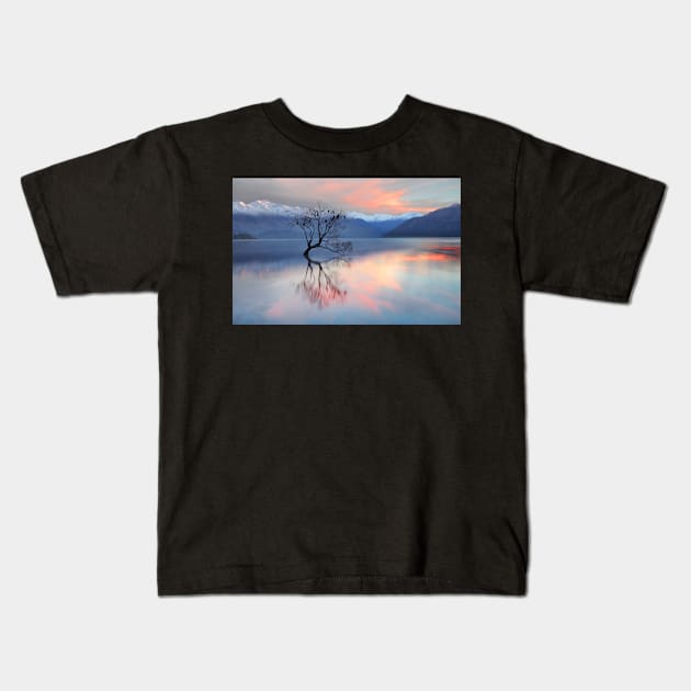 Pink Sky at Lake Wanaka Kids T-Shirt by PeterH